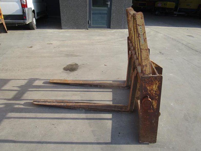 Used Caterpillar pallet forks Attachment