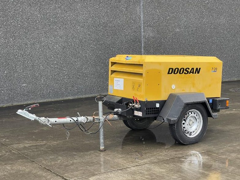 Used 2012 Doosan 7 / 20 Portable Air Compressor, 71 CFM