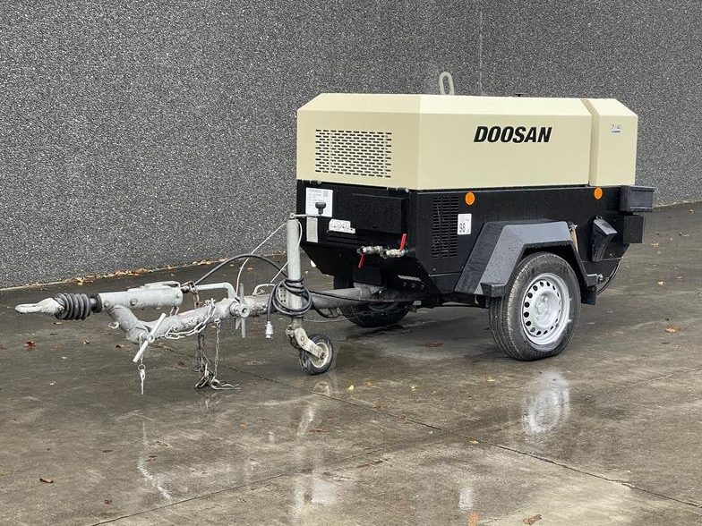 Used 2016 Doosan 7 / 41 Portable Air Compressor, 145 CFM