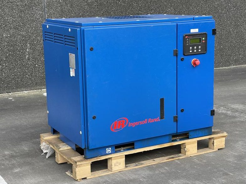 Used 2021 Ingersoll Rand UP5 - 22 - 10 Rotary Screw Air Compressor, 109 CFM
